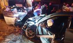 Mersin'de otomobil çöp kamyonuna çarptı, 1 kişi öldü, 4 kişi yaralandı