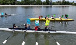 Kürek sporcuları Meriç Nehri'nde açtıkları pankartlarla çevre kirliliğine dikkati çekti