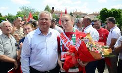 Avrupa şampiyonu milli güreşçi Eylem Engin, memleketinde coşkuyla karşılandı
