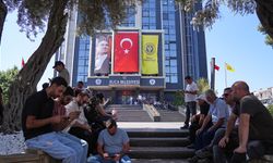 İzmir'de iki belediyede işçiler iş bıraktı