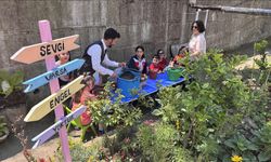 Özel öğrenciler, doğa bilincini toprağa dokunarak öğreniyor