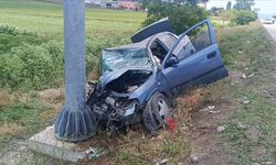 Afyonkarahisar'da yön tabelasına çarpan otomobildeki bir kişi öldü