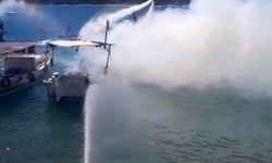 Yanan tekneye hortum, jet ski ve flyboard ile müdahale