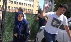 YKS'ye geç kalan genç, gözyaşlarını tutamadı