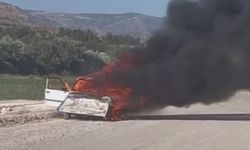Amasya'da otomobil alev alev yandı