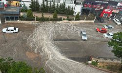 Ankara'da sağanak; yollar suyla doldu