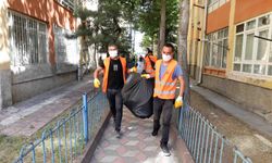 Yenimahalle’de çöp evden 3 kamyon çöp çıktı