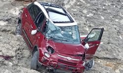 El freni çekilmeyen otomobil, kayalardan uçtu