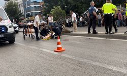 Motosikletin yayaya ardından otomobile çarptığı kazada: 1 ölü, 2 yaralı