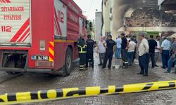 Odunlukta çıkan yangında 2 itfaiye eri ve 1 hamile kadın dumandan etkilendi