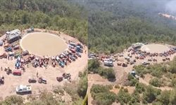 Bursa'da yangın söndürme havuzuna tankerlerle su taşıyan vatandaşlar helikopterleri susuz bırakmadı