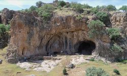 Yaşamın ilk izlerinin araştırıldığı mağarada Paleolitik Çağ'a ait yeni buluntulara ulaşıldı