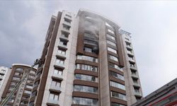 Başkentte bir apartmanda çıkan yangında dumandan etkilenen anne ve oğlu hastaneye kaldırıldı