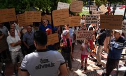 İzmir'de 20 gündür suları kesik olan mahalle sakinlerinden belediyeye tepki