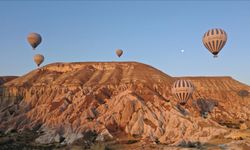 Kapadokya'da yerli ve yabancı turistler bölgeyi gökyüzünden keşfetti