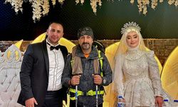 Ağrı Dağı'nın zirvesinden indi, dağcı kıyafetiyle düğüne katıldı