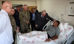 Bakan Güler, metan gazından zehirlenen askerleri hastanede ziyaret etti