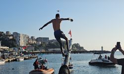 Yağlı direk yarışmasını kazanana altın ve para ödülü verildi