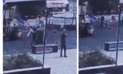 Parkta oynayan 2 çocuğu darbetti; olay anı kamerada