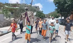Hatay’da çocuklar yağmur duası geleneğini yaşattı