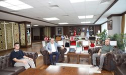Çubuk'ta LGS'de tam puan alan öğrenci belediye başkanını ziyaret etti