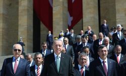 Cumhurbaşkanı Erdoğan başkanlığındaki devlet erkanı Anıtkabir'i ziyaret etti