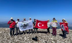 Çankırı'da dağcılar 30 Ağustos Zafer Bayramı'nı Ilgaz Dağı'nın zirvesinde kutladı