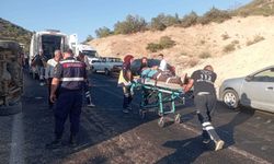 Adıyaman'da, tarım işçilerini taşıyan minibüs devrildi: 23 yaralı