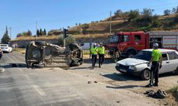 Ambulansla otomobilin çarpıştığı ölümlü kaza kamerada