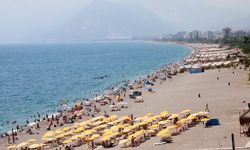 Antalya'da ağustos aynının son günü termometreler 33 dereceyi gördü