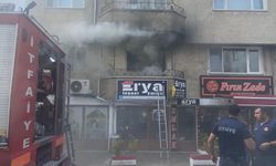 Aparmanda çıkan yangında mahsur kalan 2 kişiyi itfaiye kurtardı