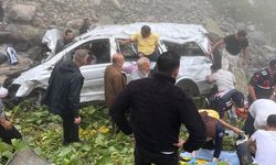 Arap turistleri taşıyan minibüs, uçuruma yuvarlandı; 2 ölü, 4 yaralı