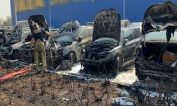 AVM’nin otoparkında çıkan yangında 8 araç zarar gördü