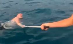Boğulma tehlikesi geçiren Ukraynalıyı tekneciler kurtardı