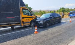 Bursa’da otomobil ile kamyonet kafa kafaya çarpıştı; 6 yaralı