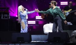 Ece Seçkin’den açıkhavada dev performans