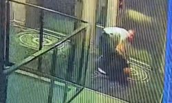 Küçükçekmece'de kendisini uyaran resepsiyon görevlisini tekme tokat dövdü