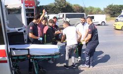 Sultangazi'de otomobil vince çarptı: 2 yaralı