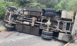 Üsküdar'da akaryakıt tankeri devrildi