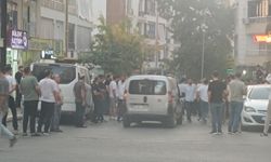 Kırtasiyesini kapatırken maskeli kişilerin silahlı saldırısında yaralandı