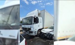 Kocaeli'de 10 aracın karıştığı kaza; 2 yaralı