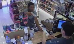 Kurusıkı tabancayla büfe soygunu kamerada