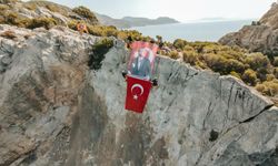 Datça'da MAG-AME ekiplerinden Türk bayraklı kutlama