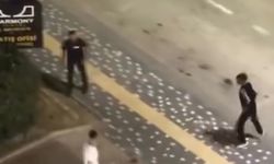 Önce kadını darbedip, ardından arkadaşının üzerine bıçakla yürüdü