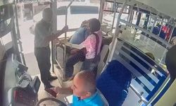 Otobüste fenalaşan yolcuya müdahale kamerada