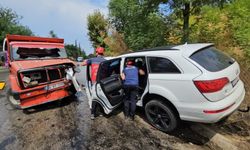 Sakarya'da kamyonet ile cip çarpıştı; 4'ü çocuk 5 yaralı