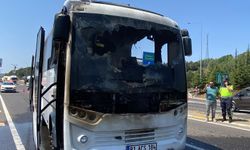 Seyir halindeyken alev alan midibüs yandı