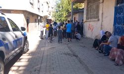 Sokakta yürüyen baba ve 8 yaşındaki kızı, silahlı saldırıda yaralandı