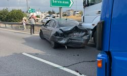 TEM’de 5 aracın karıştığı zincirleme kaza trafiği aksattı