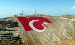 Türkiye’nin en büyük bayrağı Kahramanmaraş dağlarına işleniyor